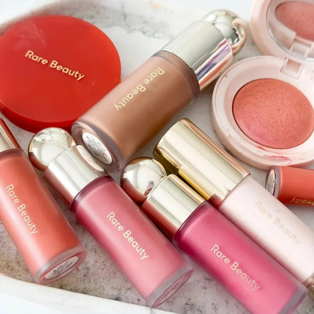 Hydrating Waterproof Lip Gloss – Long-Lasting Moisturizing Shine