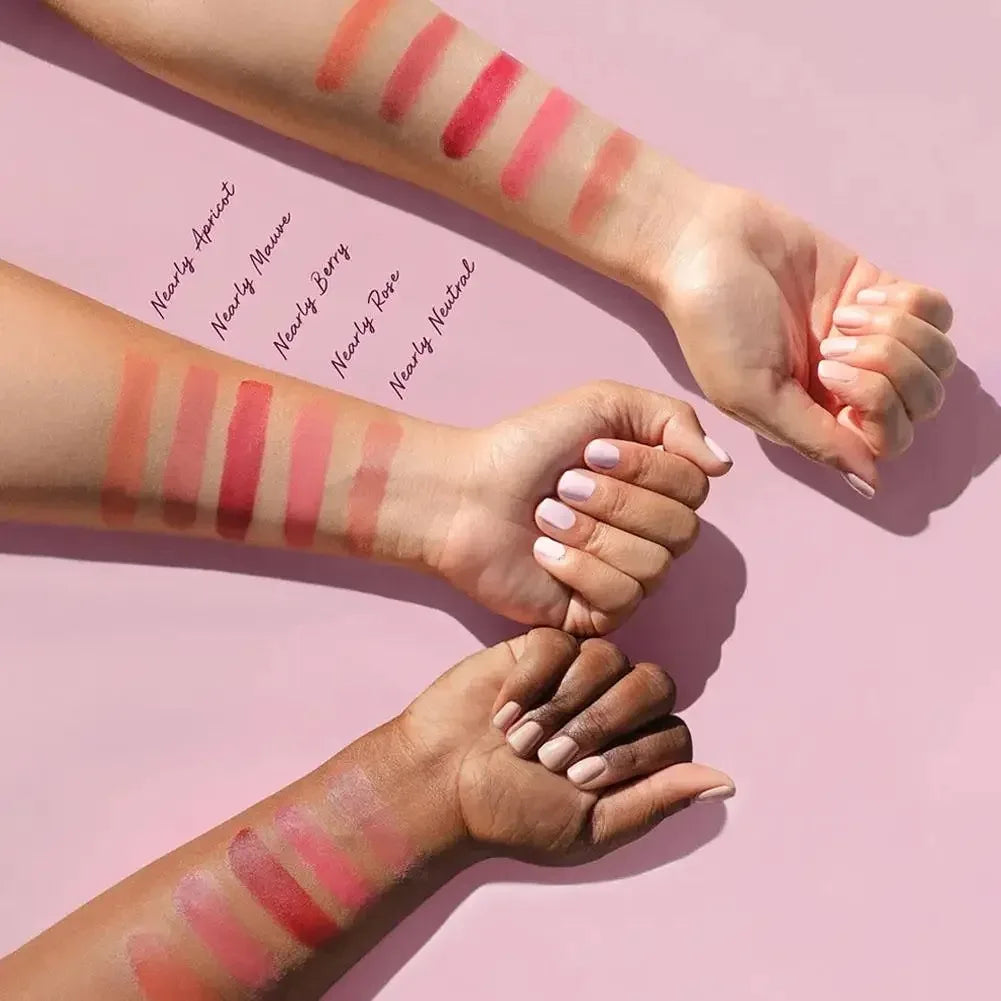 Hydrating Waterproof Lip Gloss – Long-Lasting Moisturizing Shine