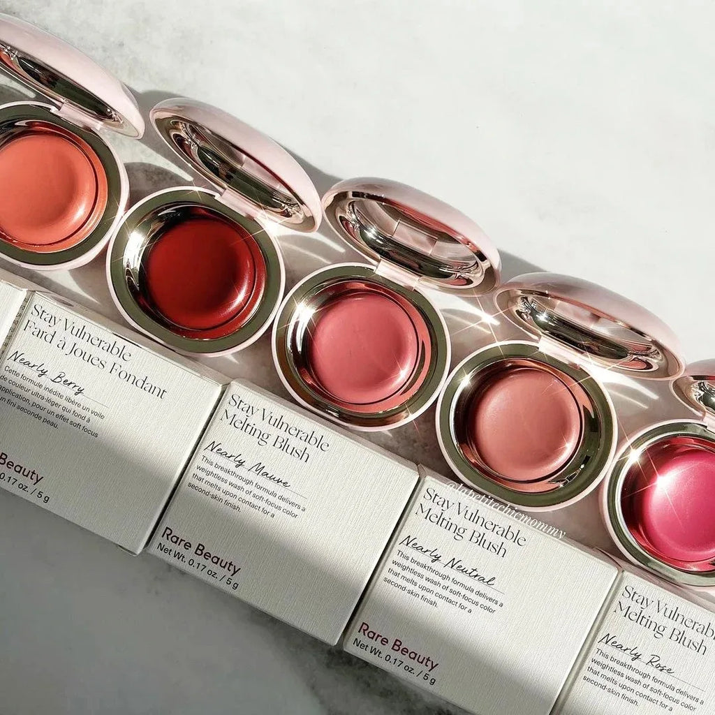 Hydrating Waterproof Lip Gloss – Long-Lasting Moisturizing Shine