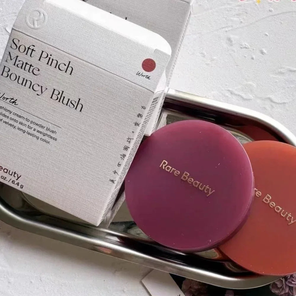 Hydrating Waterproof Lip Gloss – Long-Lasting Moisturizing Shine